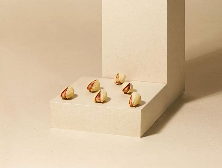 Saffron coated  Akbari Pistachios