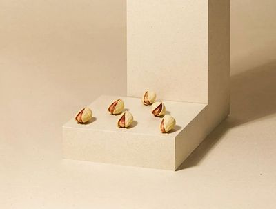Saffron coated  Akbari Pistachios