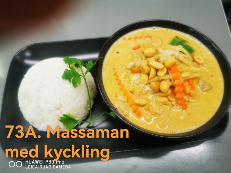 73. Massaman med grönsaker och..  (välj mellan Kyckling, Biff, Tigerräkor, Tofu eller Vegetarisk)