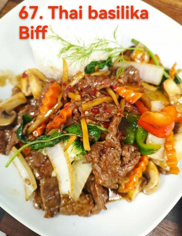 67. Basilika Wok med grönsaker och..  (välj mellan Kyckling, Biff, Tigerräkor, Tofu eller Vegetarisk) 🌶🌶🌶