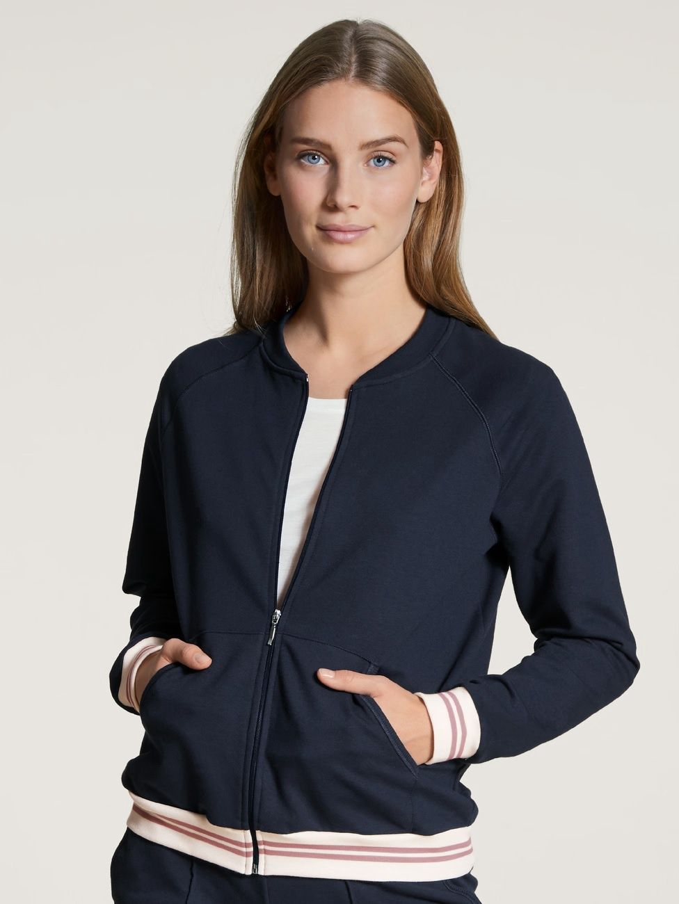 Vest Favourites Lounge 15349