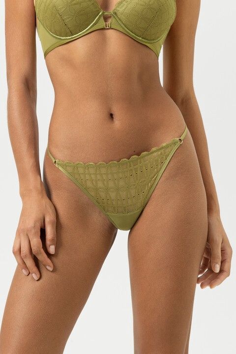 String Captivating 1320003 - golden fern