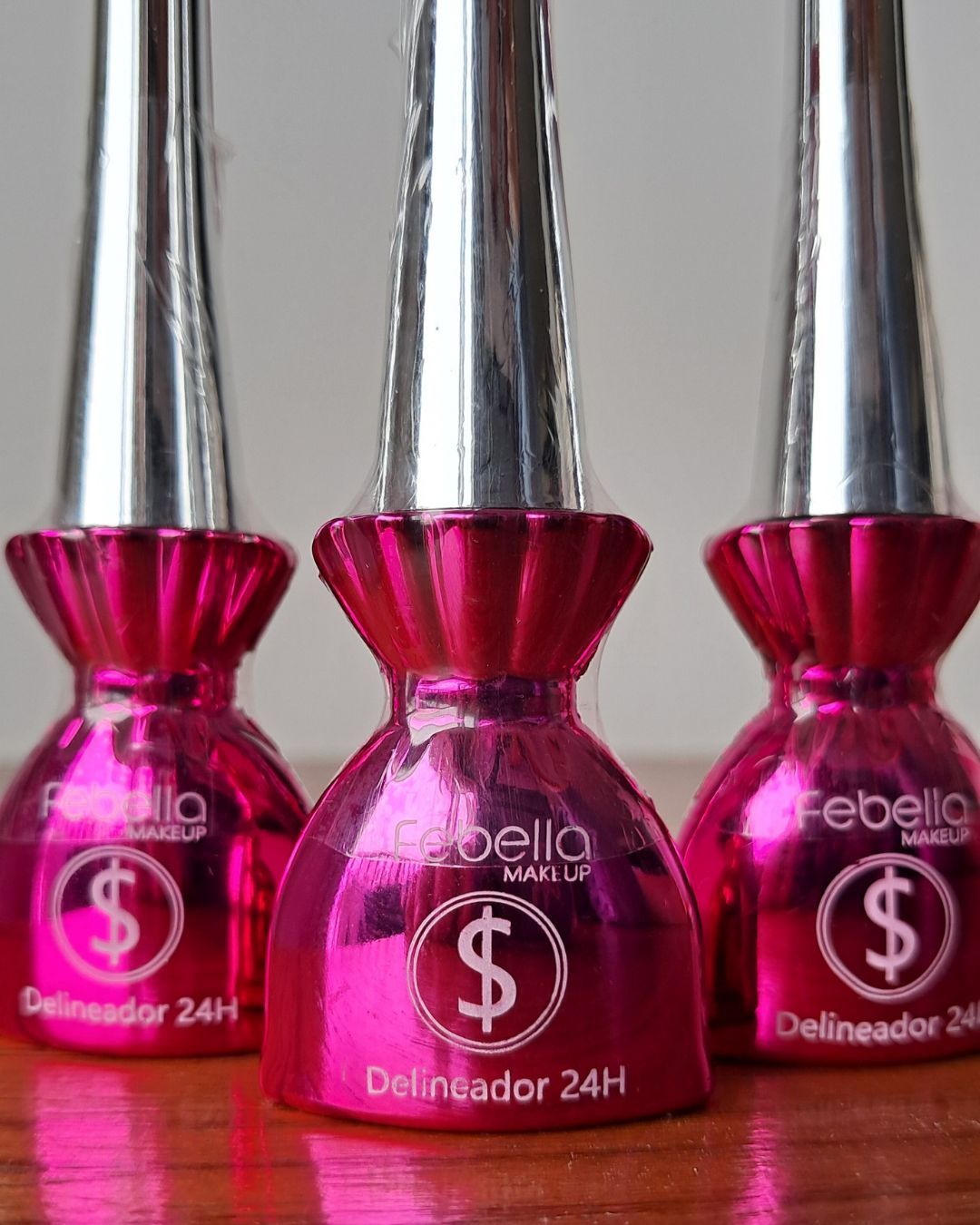 Delineador negro pincel