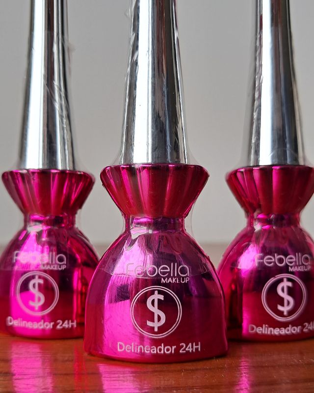 Delineador negro pincel