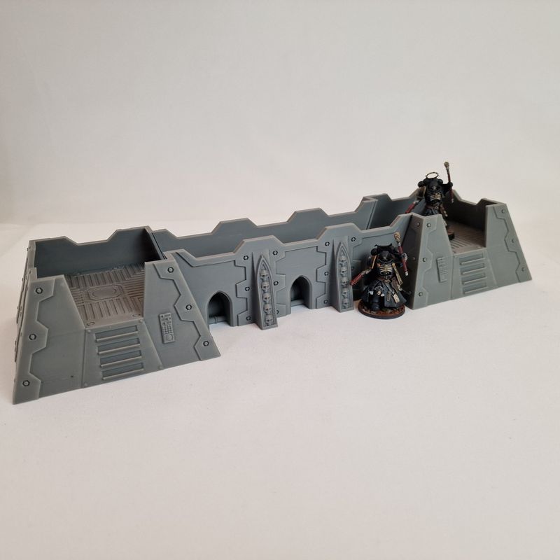 Modularer Bunker mit Mauer