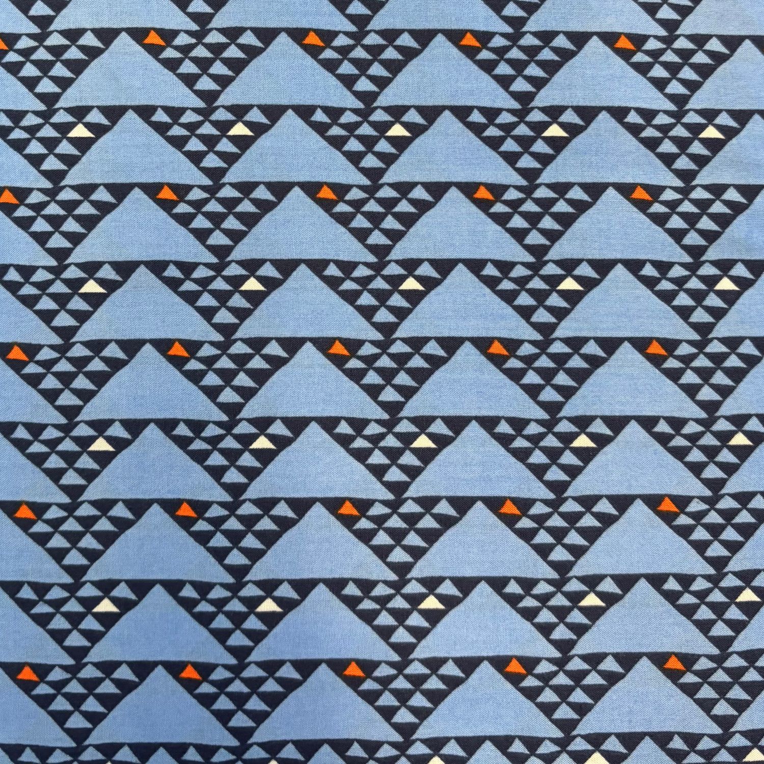 Clothworks Serengeti Beasties Y1775-94 Dark Navy