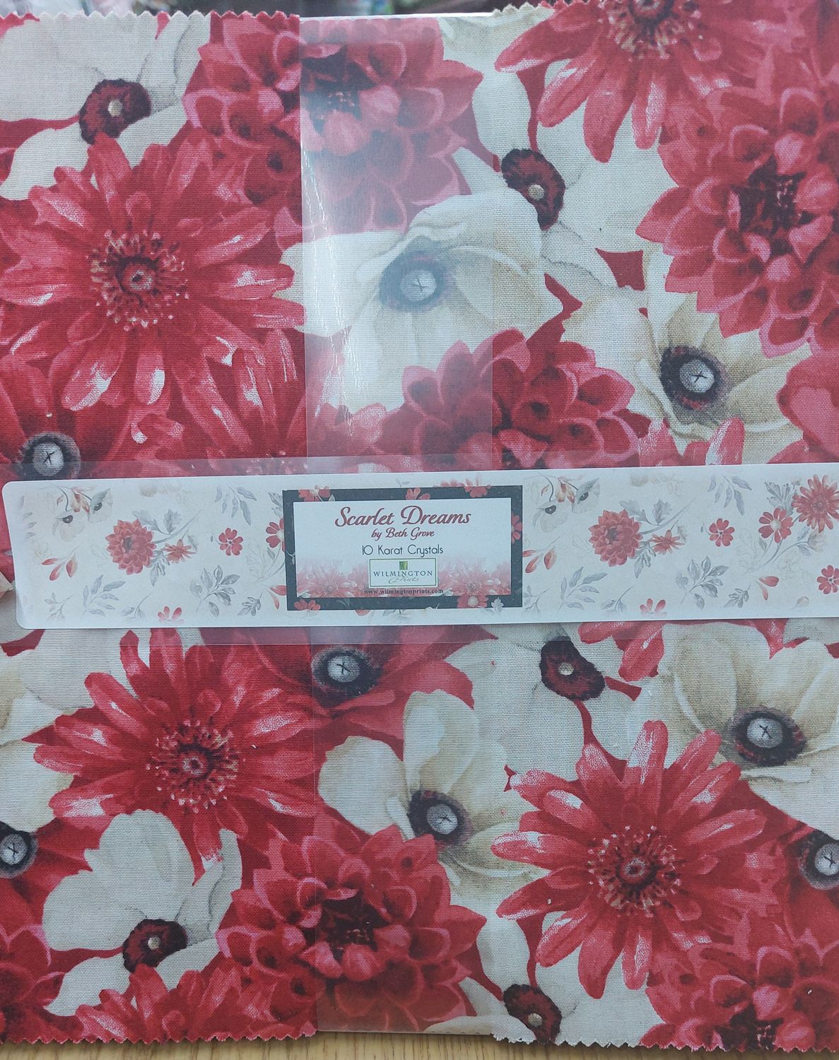 Wilmington Scarlet Dreams Layer Cake ( 10 Karat Crystals)