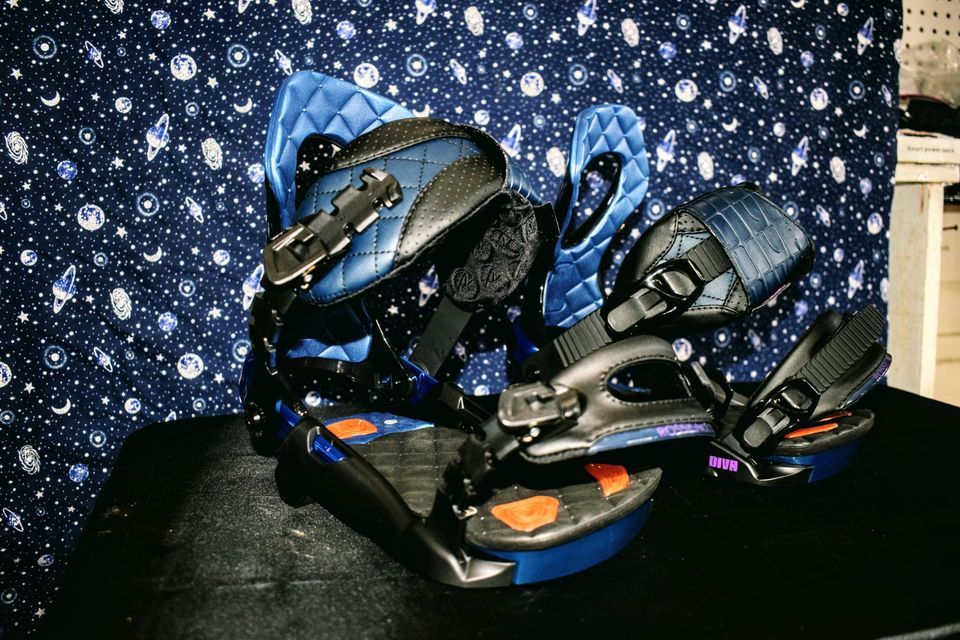 NEW Rossignol Diva Womens small/Medium Snowboard Bindings
