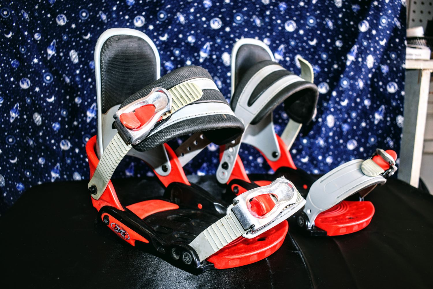 Mens Small DBX Bindings (great)