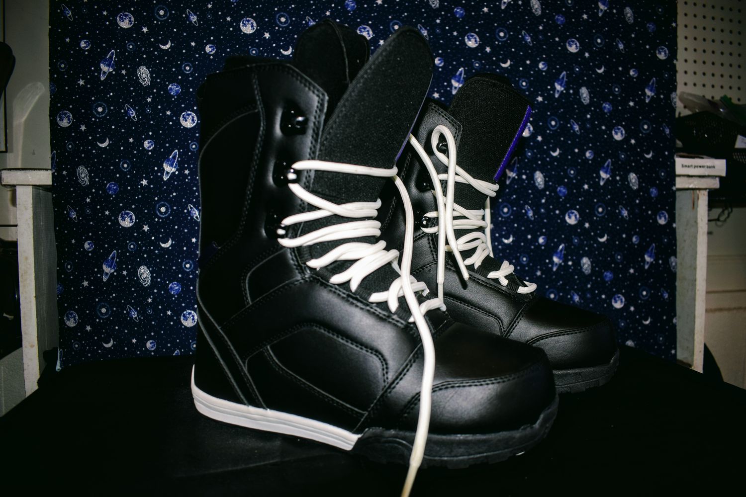 Chamonix Womens 8 Snowboard Boots (New or like new)