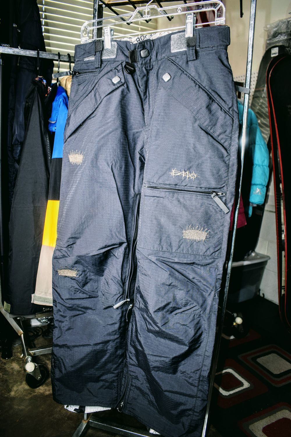 E408 Snowboard Pants Mens Small Snowboard Pants