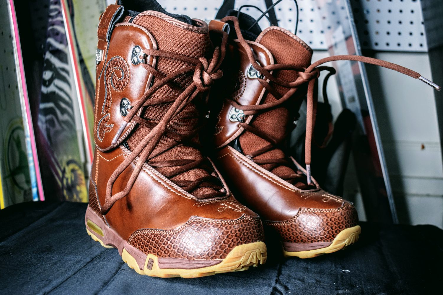 Never ridden FORUM Size 7 Womens Cowbow Snowboard boots