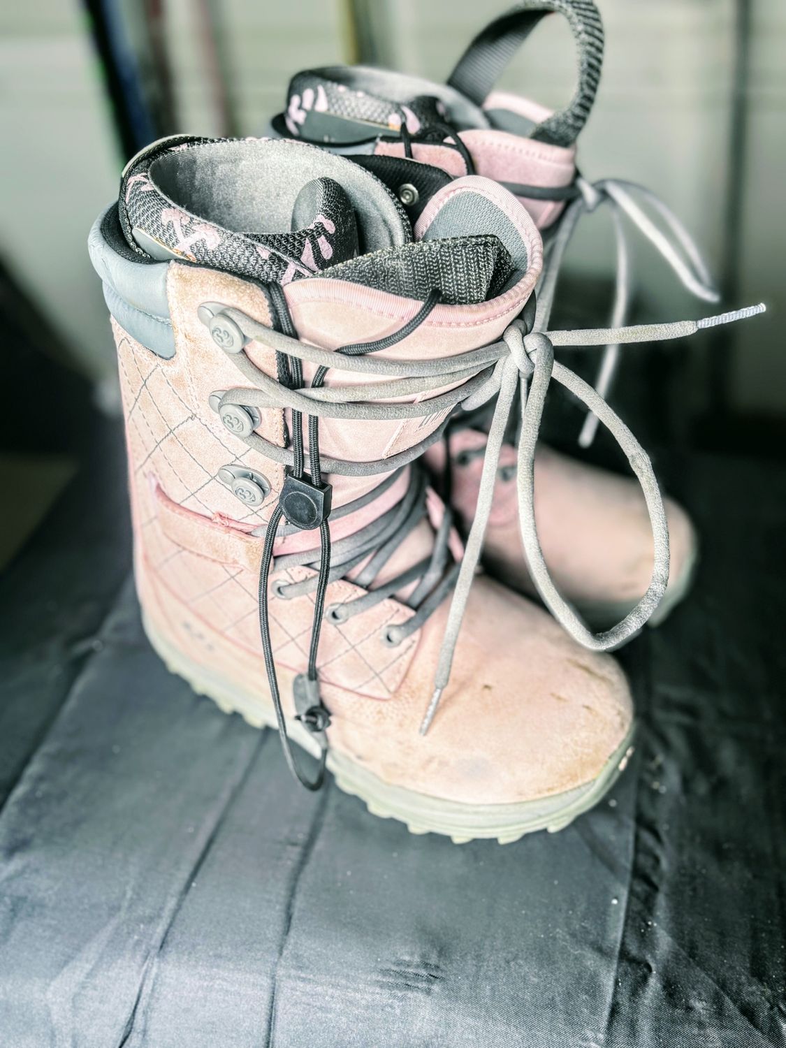32 STI Pink women&#39;s 9 Snowboard boots