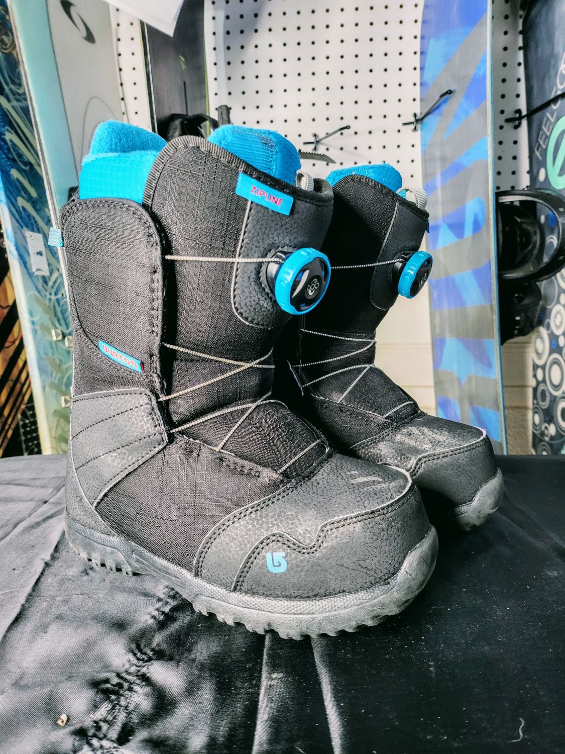 Kids 4K BOA Snowboard Boots (like new)