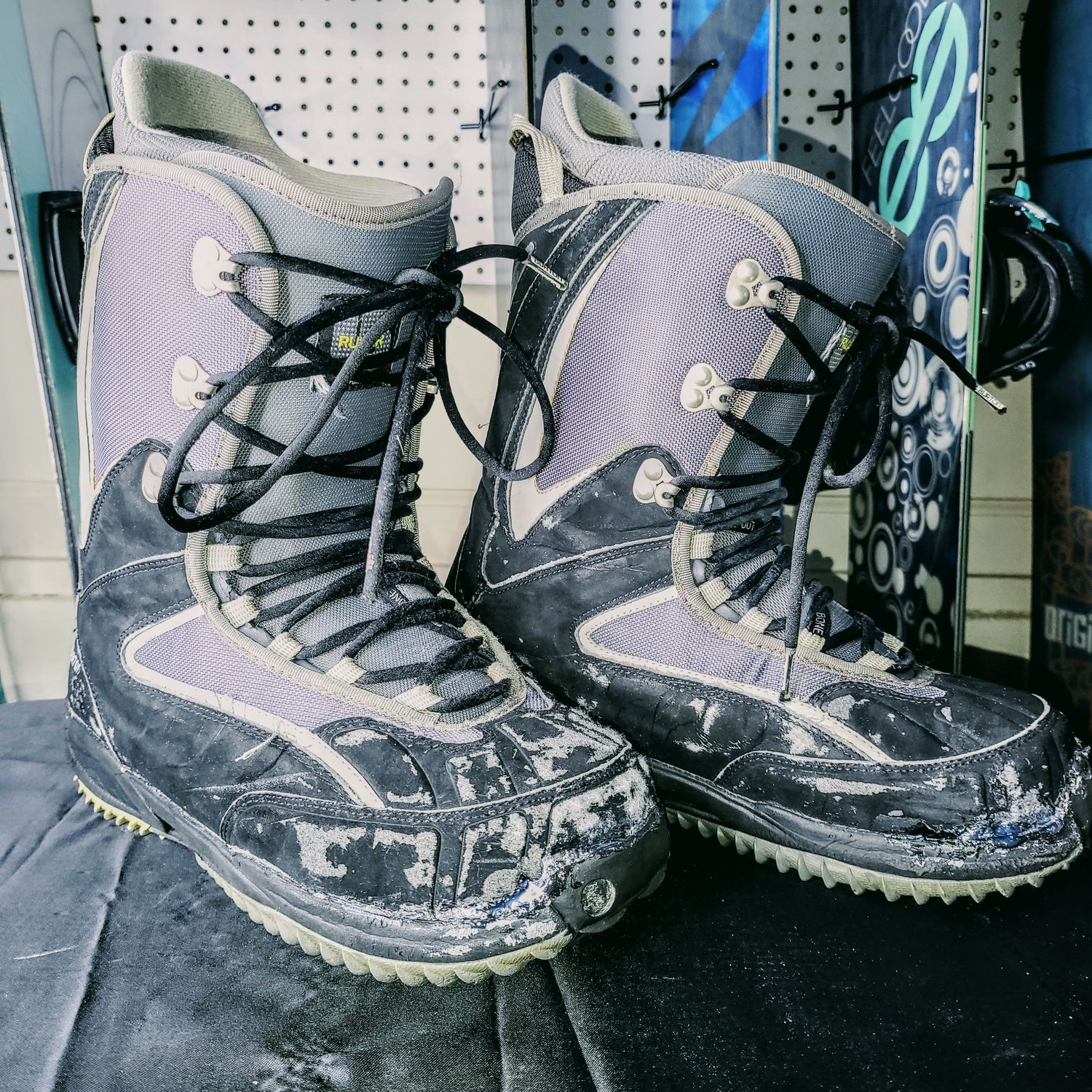 Burton Ruler 11.5 Snowboard boots lace ups (sole repair)