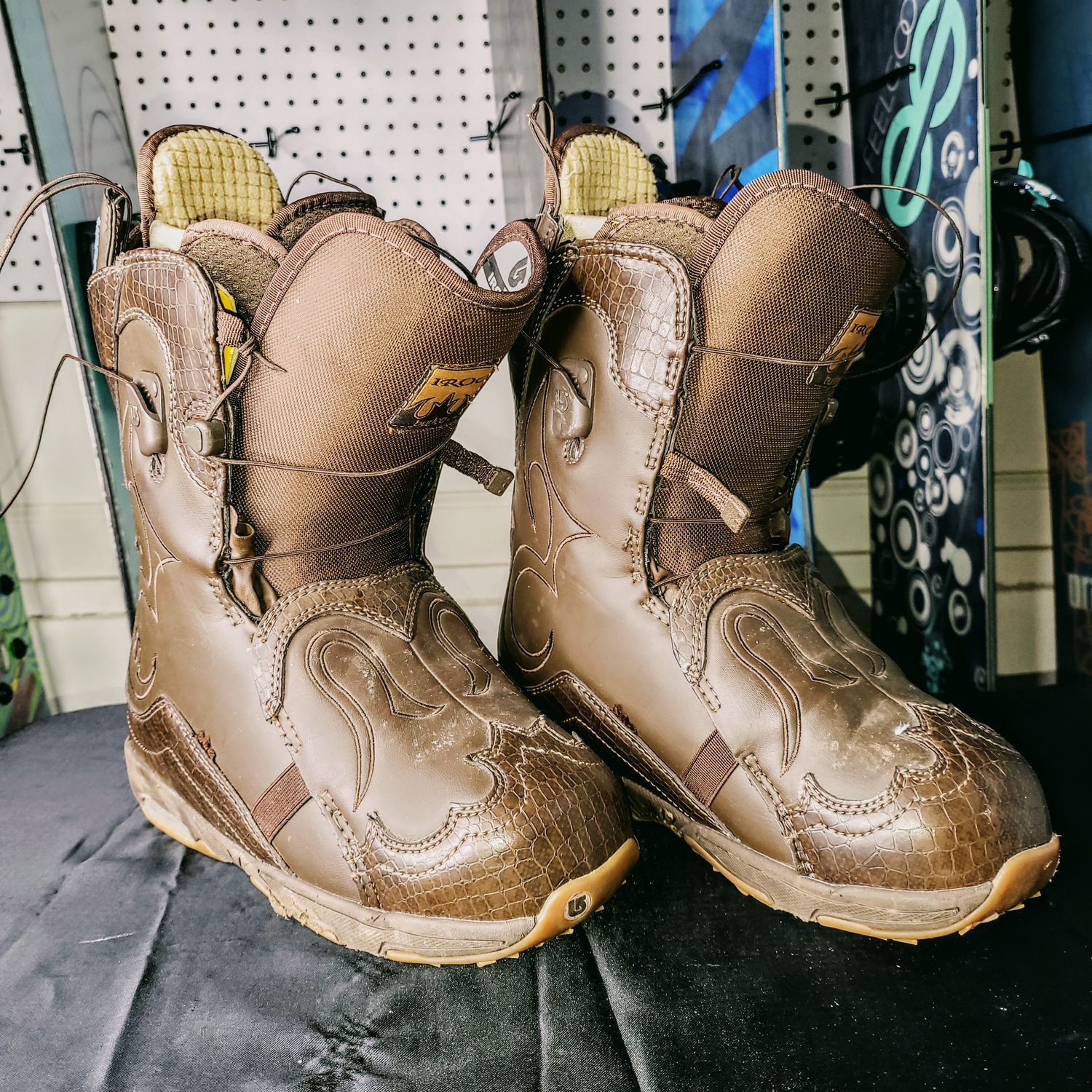 Burton IROC Womens 9 Snowboard Boots (great)