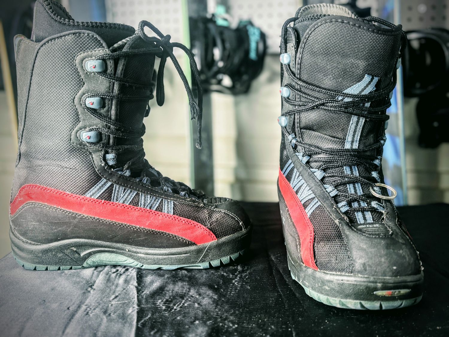 K2 Men&#39;s 8 Snowboard Boots Lace Up