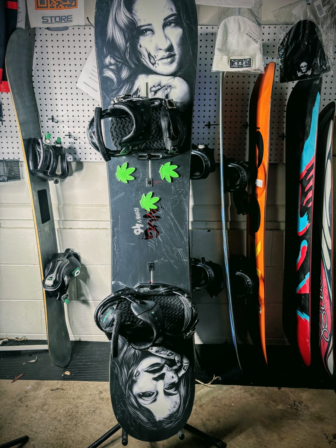 Burton Nug restricted 146 CM With Large Burton Scribe Bindings
