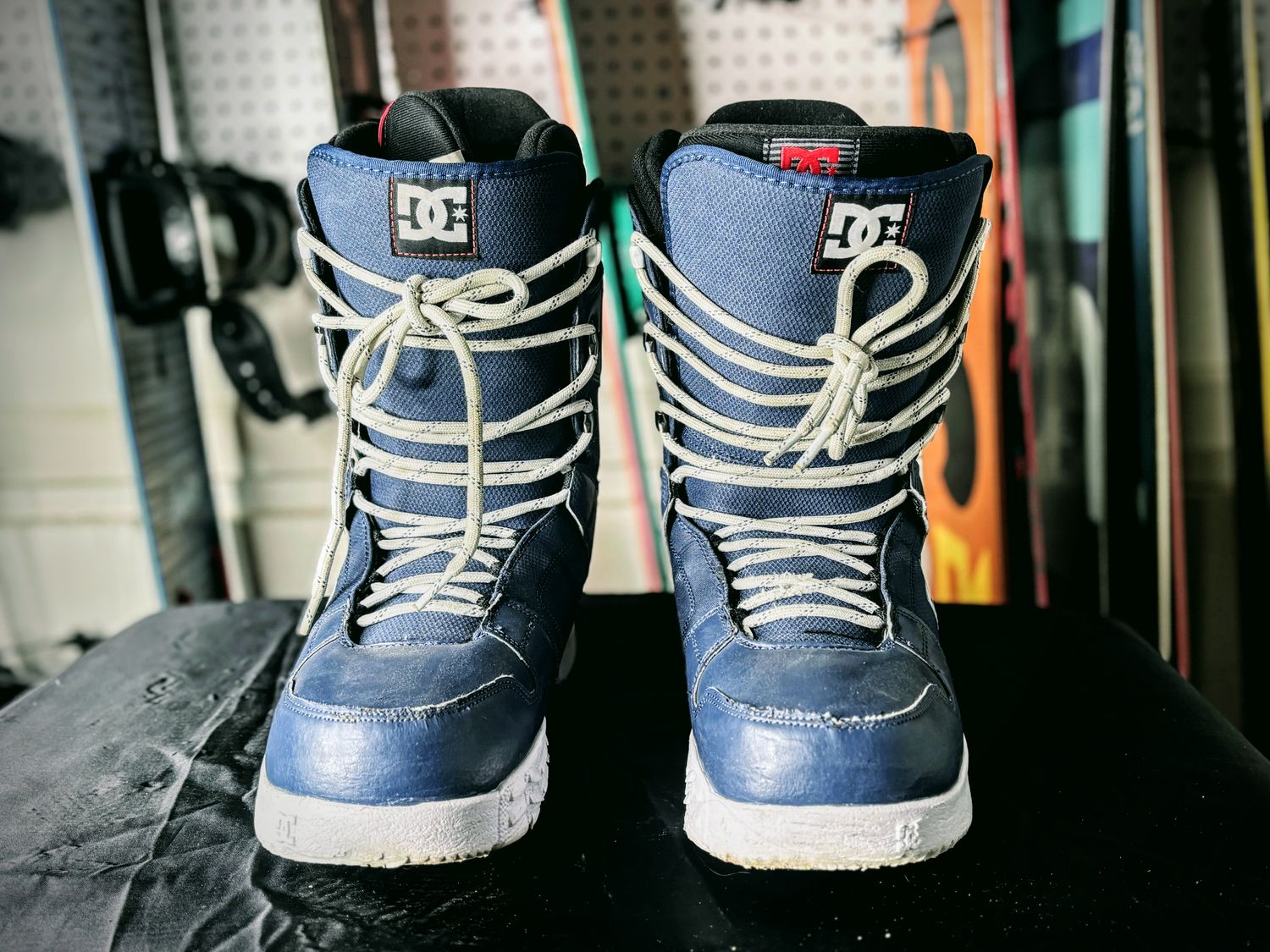 DC Men&#39;s lace up Snowboard Boots size 11