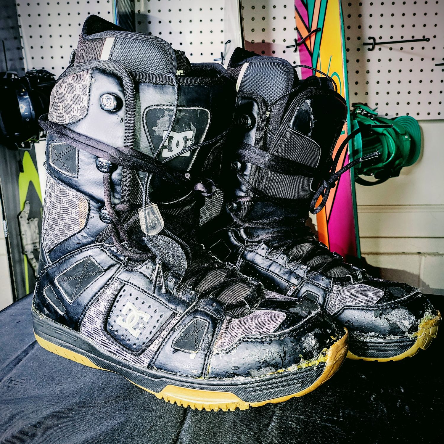 DC Men&#39;s 13 Snowboard Boots (Repaired)