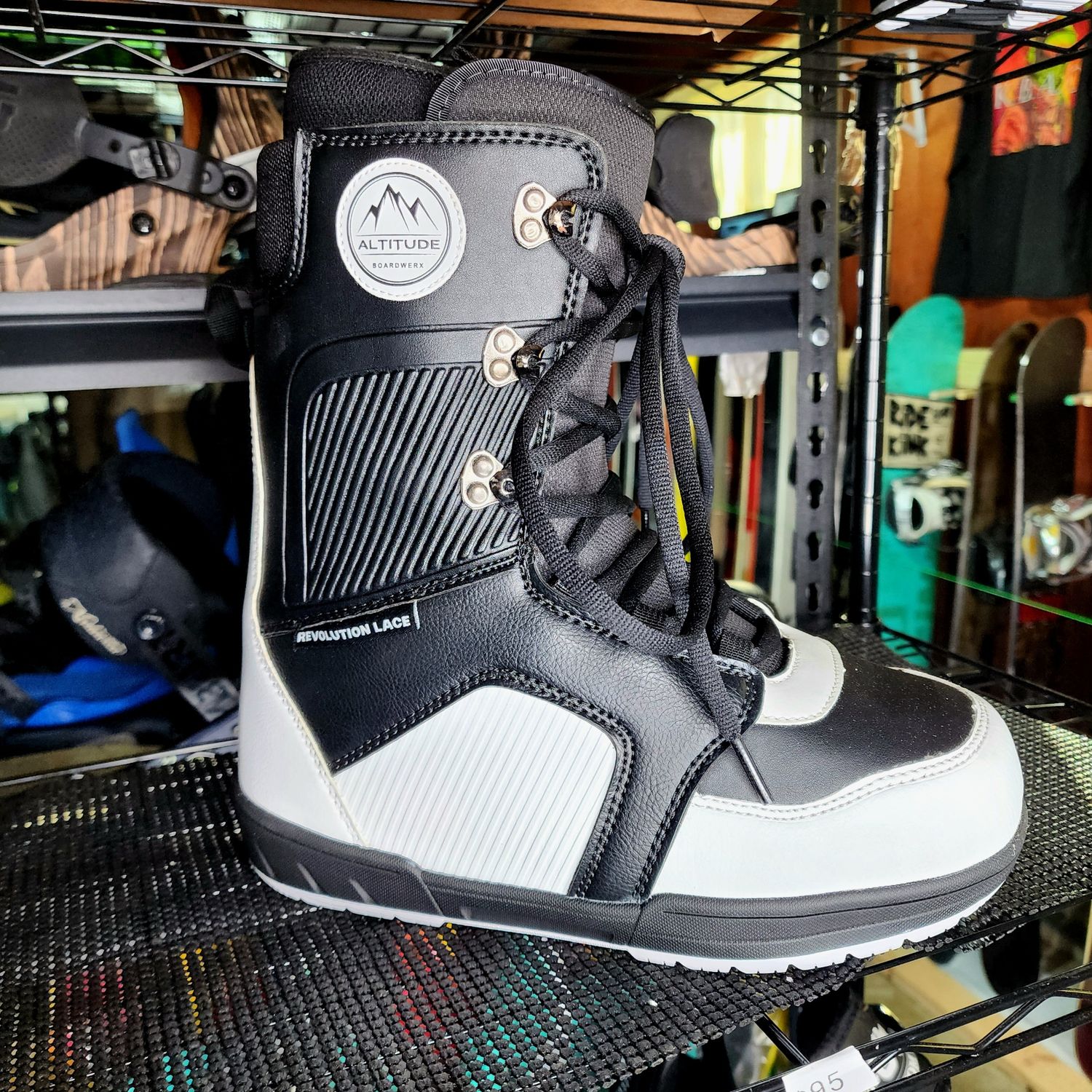 NEW Altitude Womens size 8