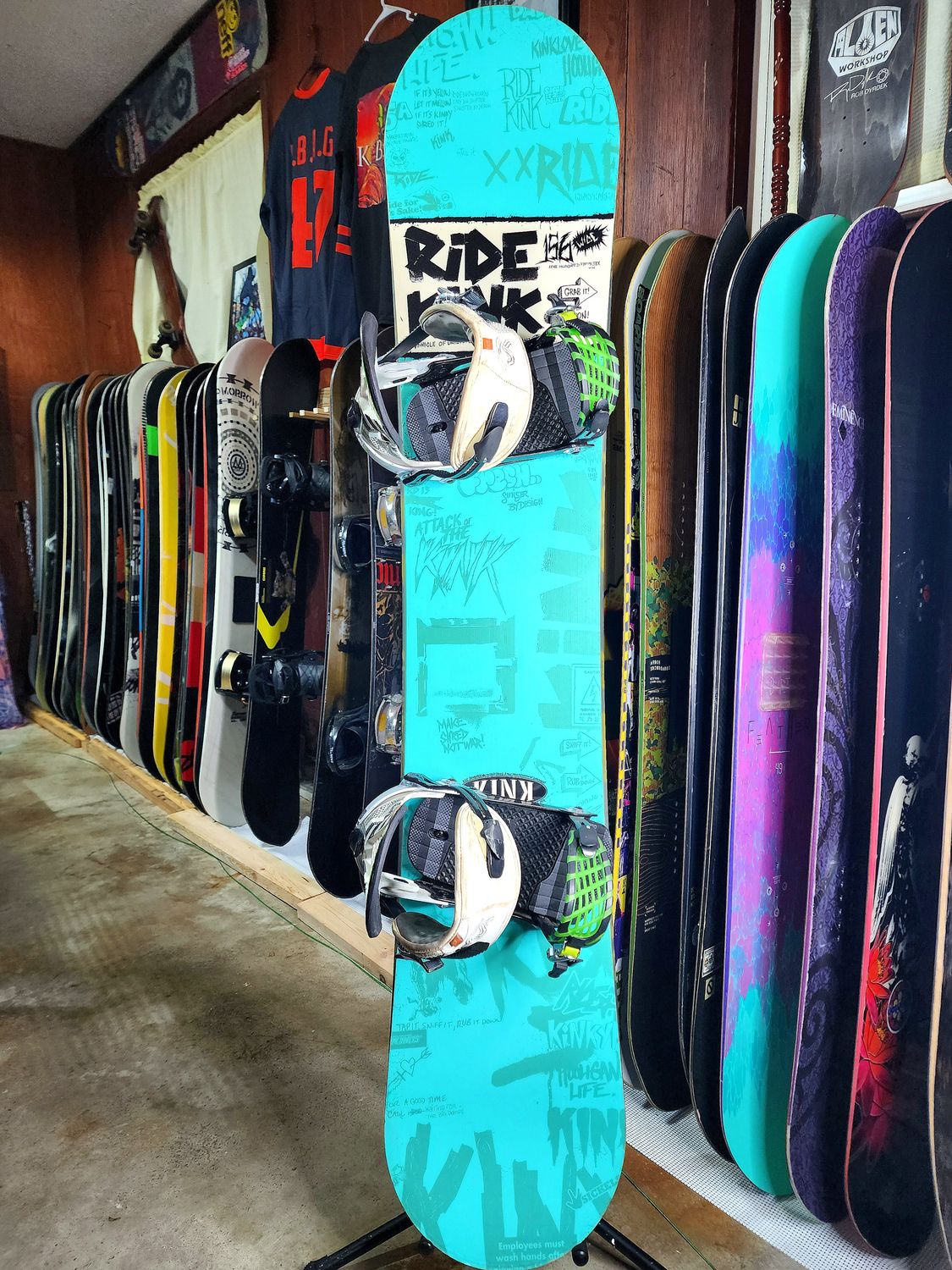 Ride Kink 156 CM Wide Snowboard with Ride Large Bindings