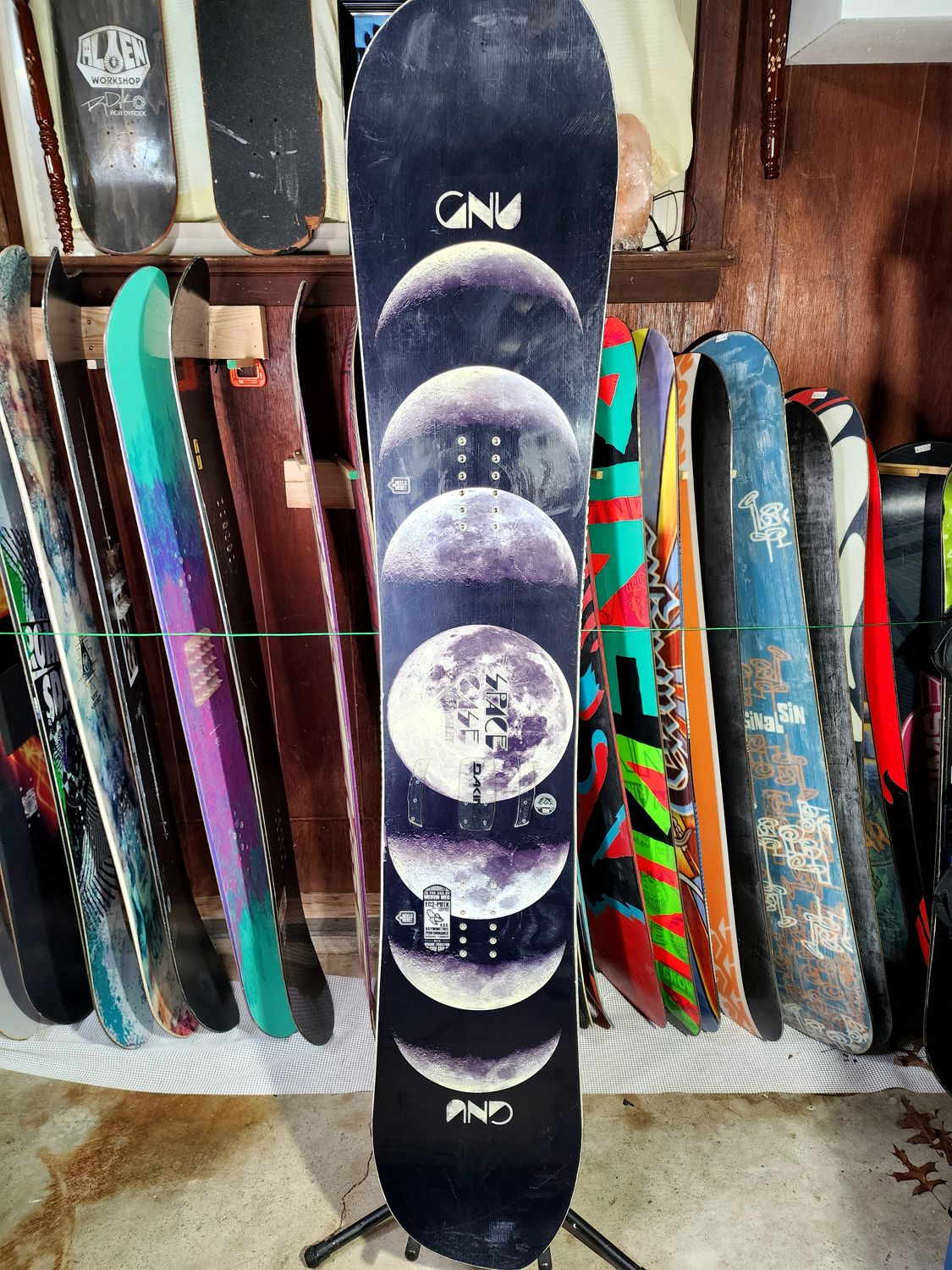 GNU Space Case Forest Bauily 159 CM Snowboard (like new)