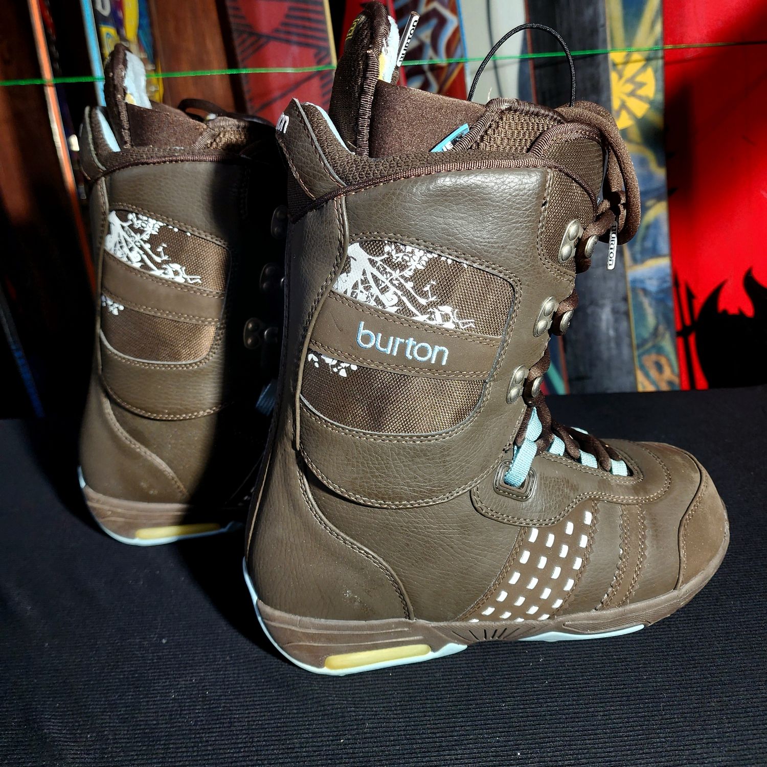 Burton sapphire Womens 9 Snowboard boots