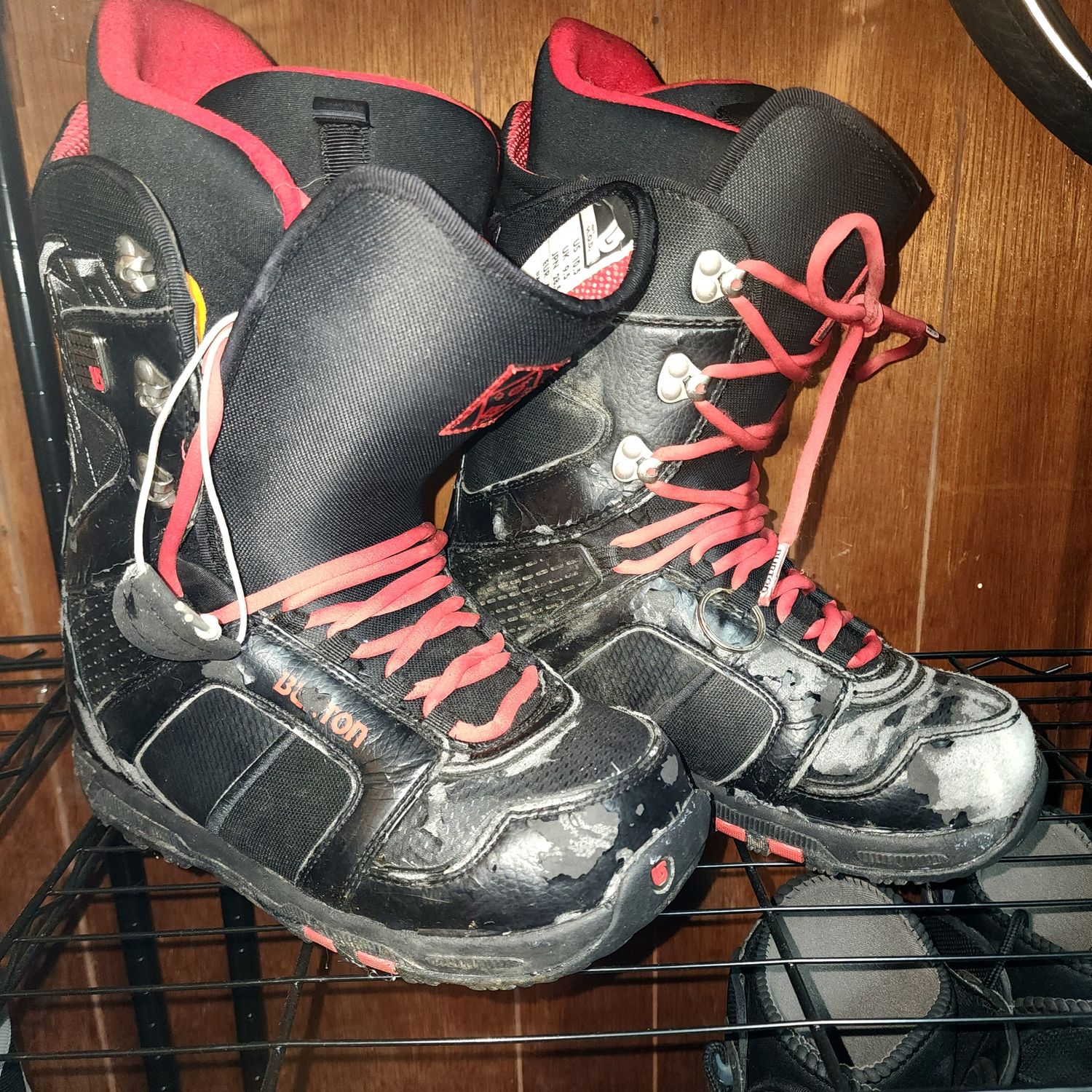 Burton mens 10.5 boots (repaired / as is)