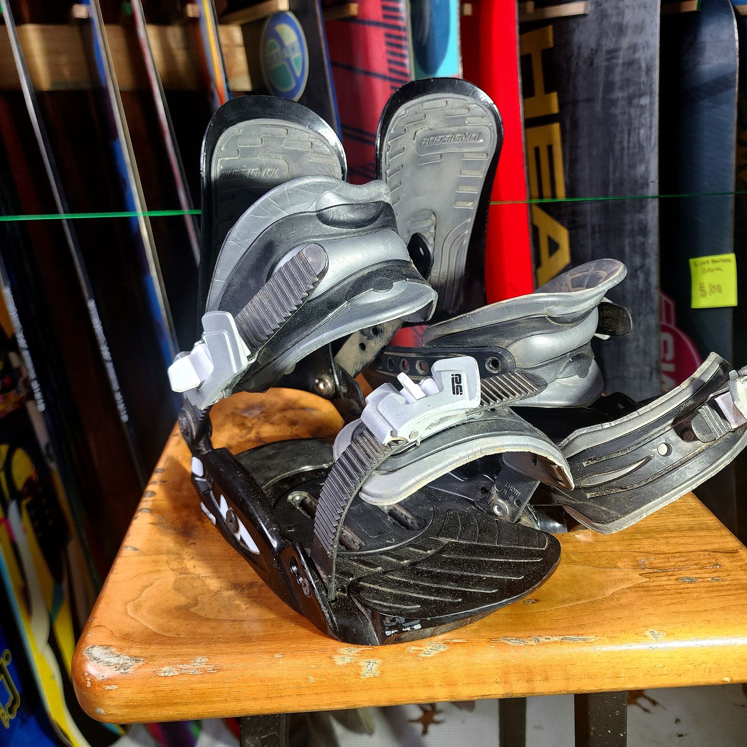 Medium Rossignol Snowboard Bindings