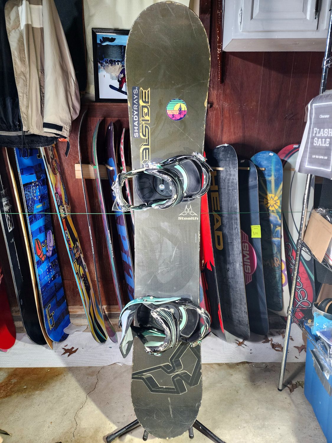 Heelside Snowboard 163 CM With Large Forum Bindings
