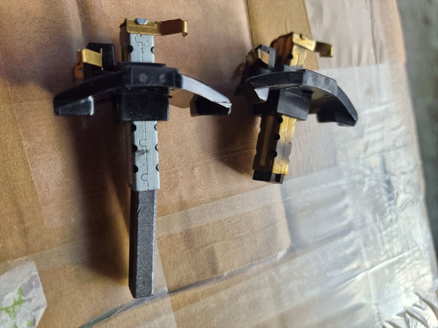 Replacement service: Replacing carbon pins for dog dryers