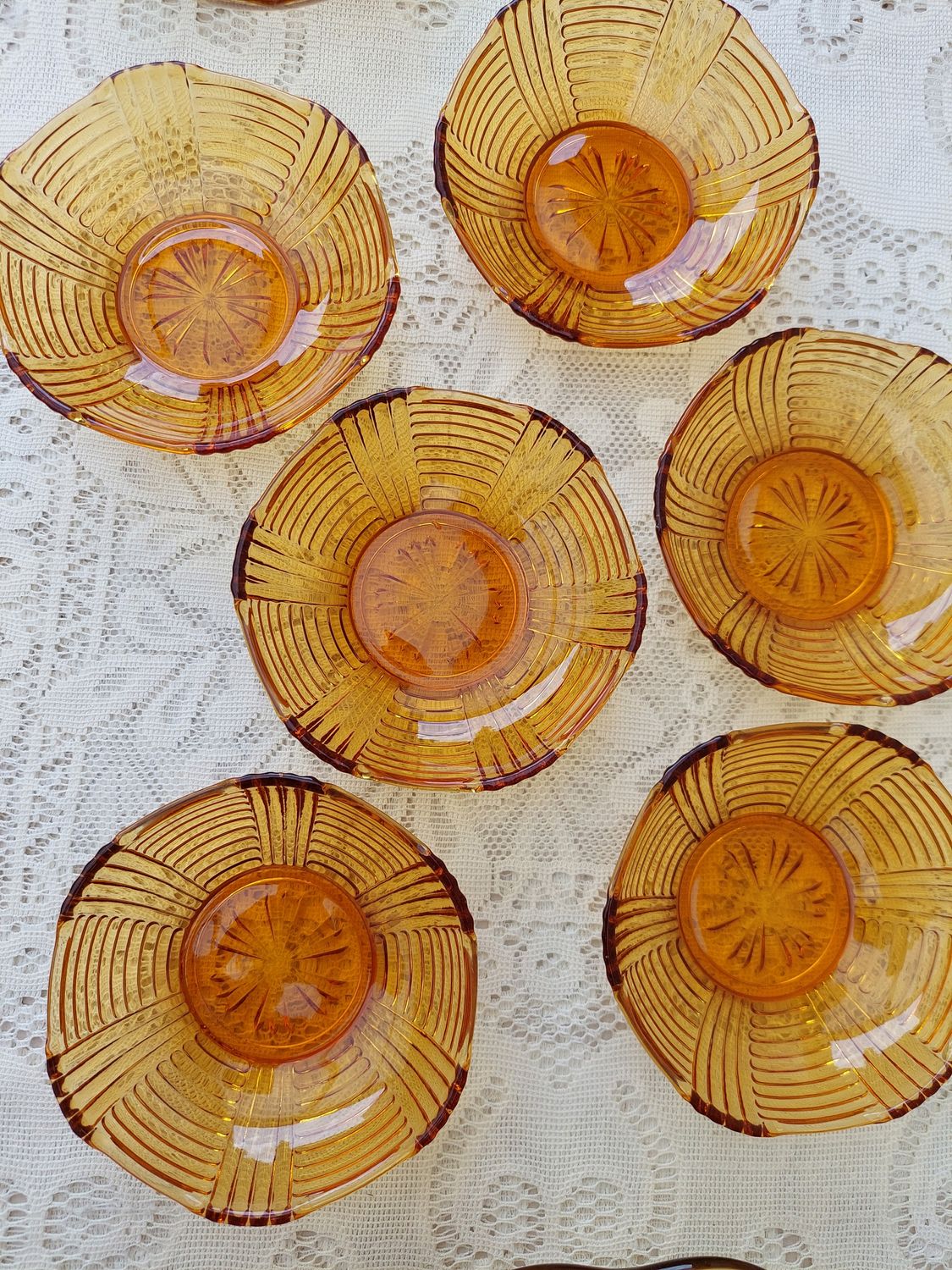 Amberkleurige kommetjes in geslepen glas, set van 6