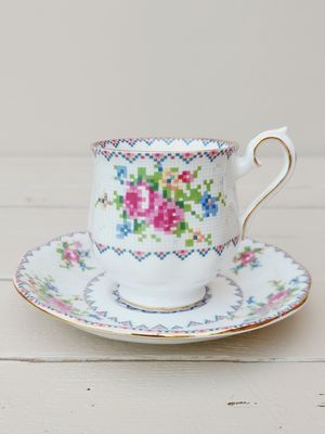 Dameskop met schotel Royal Albert &#39;Petit Point&#39;