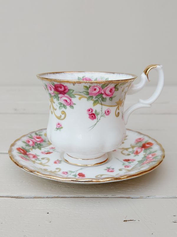 Dameskop met schotel Royal Albert Rosemary