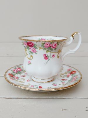 Dameskop met schotel Royal Albert Rosemary