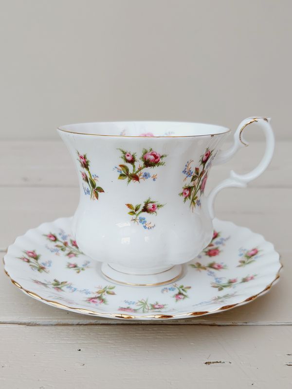 Dameskop met schotel Royal Albert Winsome