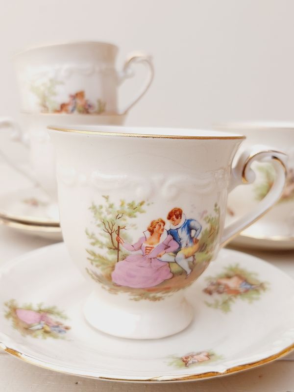 Kop met schotel romantische stijl, 3 + 1 gratis