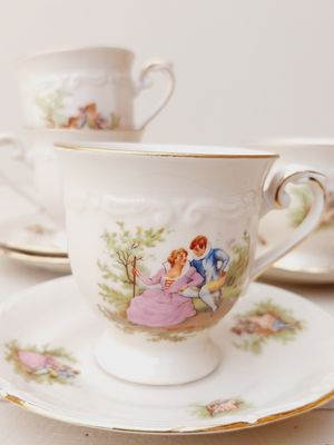 Kop met schotel romantische stijl, 3 + 1 gratis