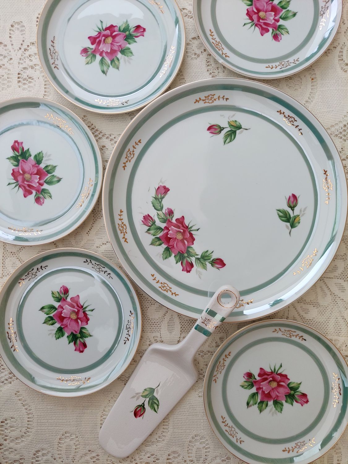 Vintage gebaksset met porseleinen taartschep