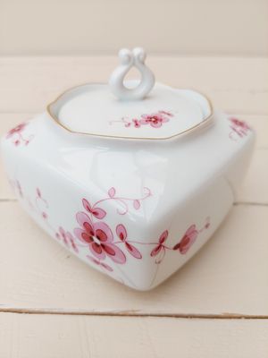 Dekselpotje met roze bloemen