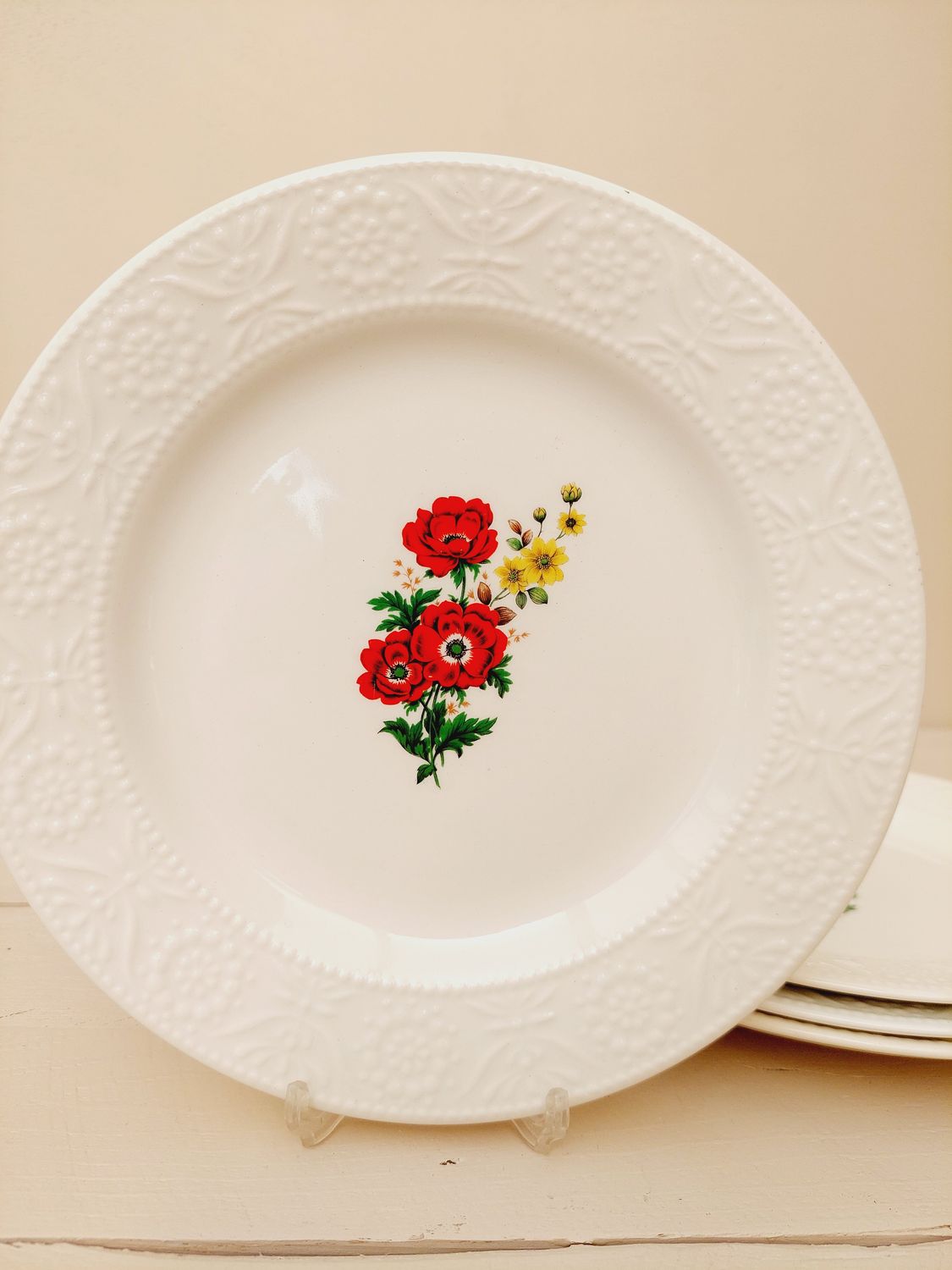 Vintage borden Boch met kleine rode bloemen, set van 4