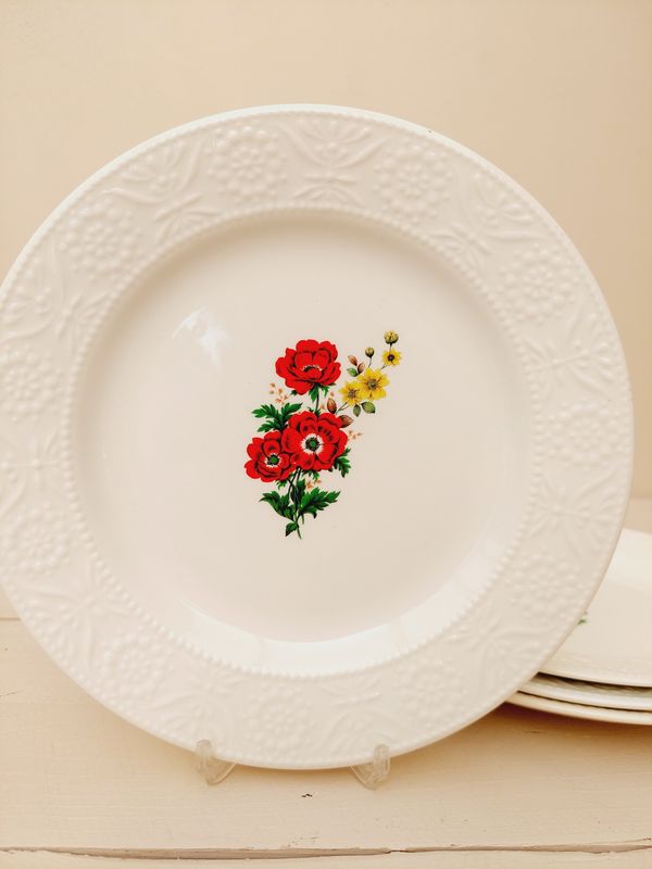Vintage borden Boch met kleine rode bloemen, set van 4