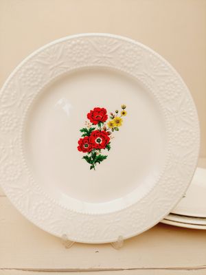 Vintage borden Boch met kleine rode bloemen, set van 4