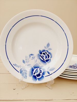 Vintage dinerborden St. Amand met blauwe rand en bloemen