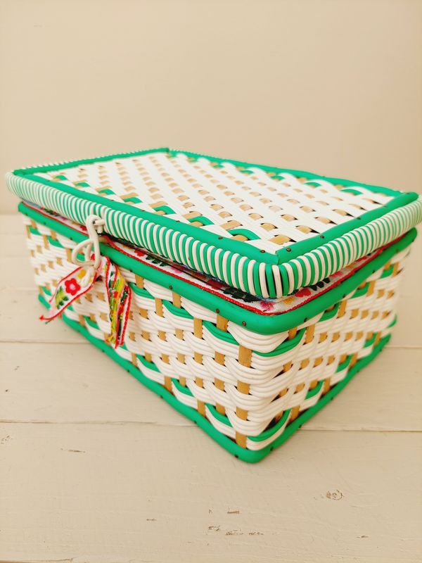 Vintage naaimandje kunststof groen/wit/bruin