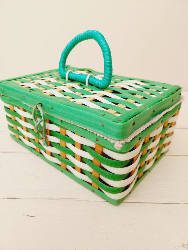 Vintage naaimandje kunststof groen/wit/bruin