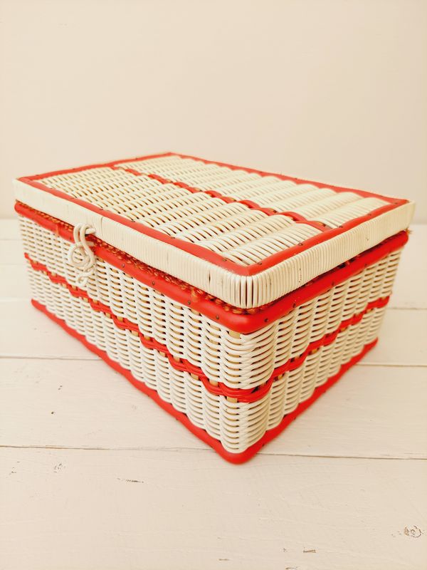 Vintage naaimand kunststof rood/wit