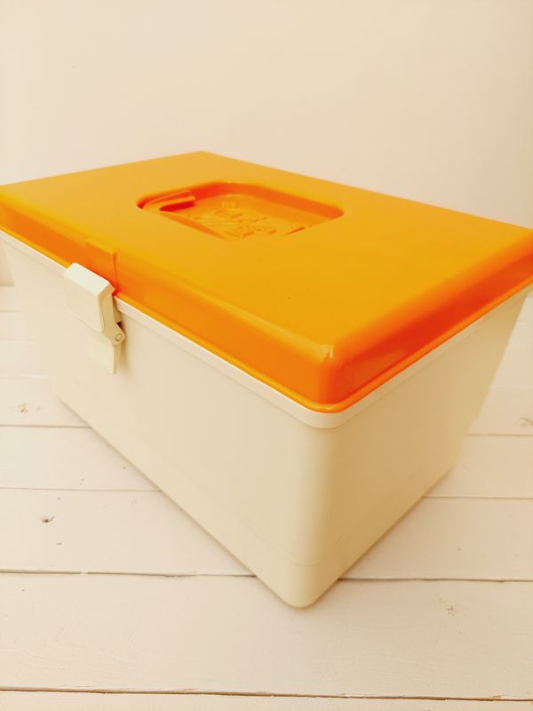 Naaikist kunststof oranje/beige