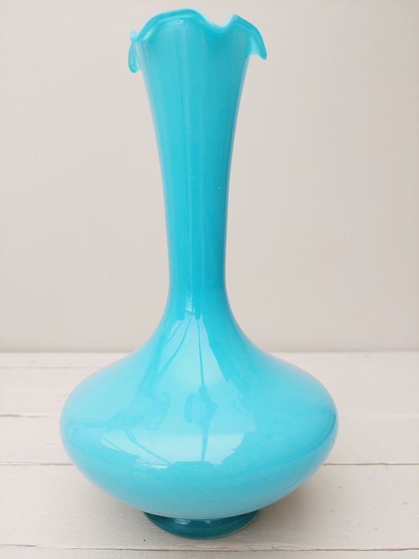 Blauw vaasje opalineglas